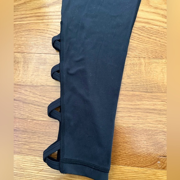 Victoria’s Secret Women’s Medium Leggings - Picture 4 of 9